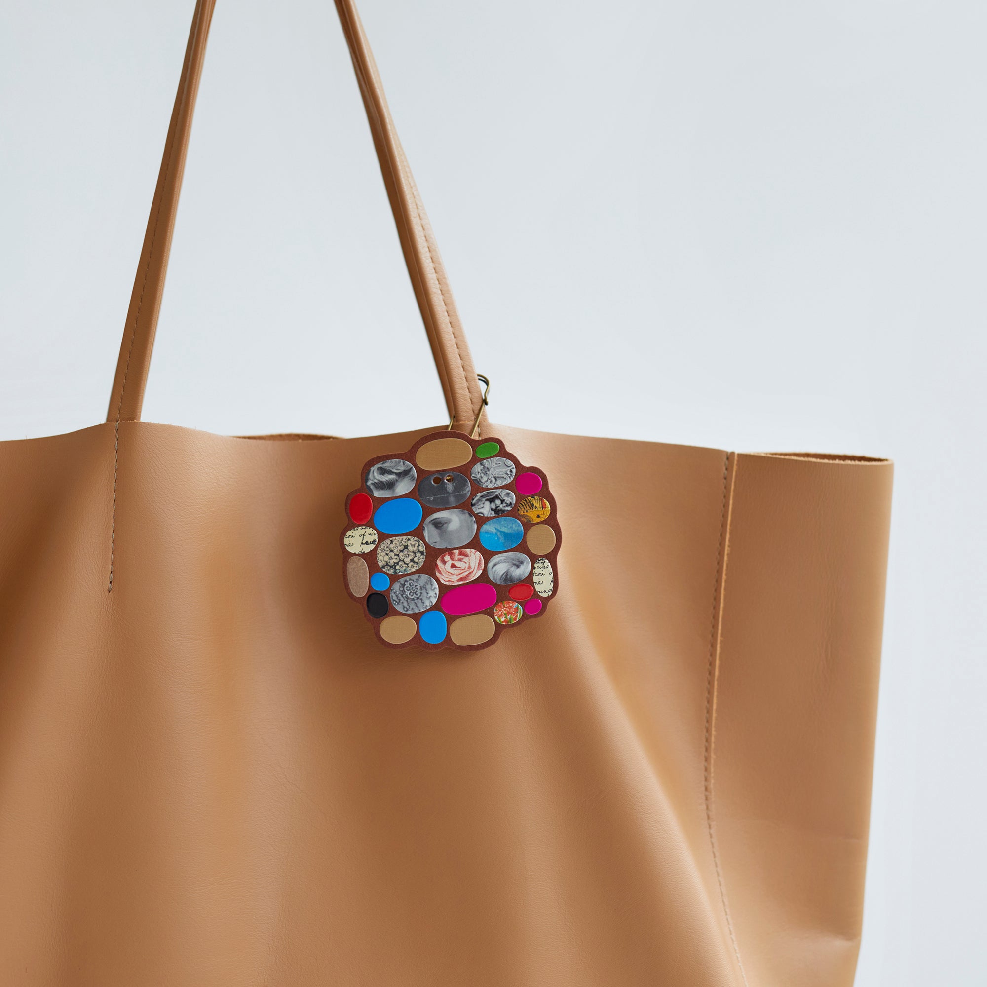 象嵌ブローチ　ビーズ